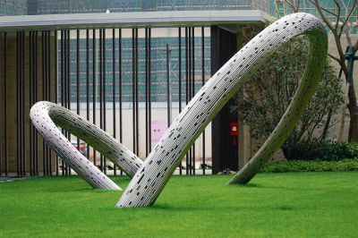 酒店草坪创意不锈钢圆环景观雕塑