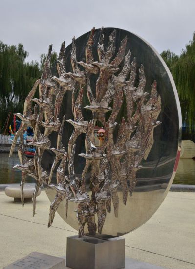城市不锈钢创新仿真成群飞翔结伴飞翔的天鹅雕塑