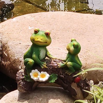 广场玻璃钢抽象青蛙雕塑