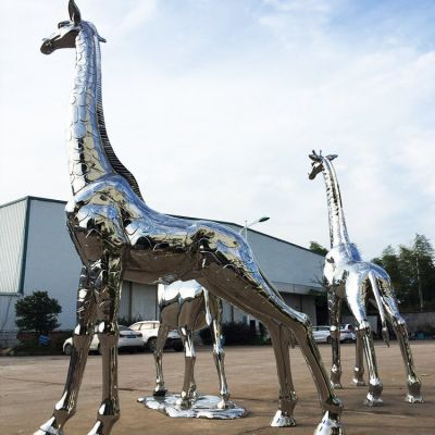 动物园景区不锈钢镜面大型抽象动物长颈鹿雕塑