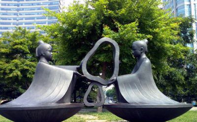 不锈钢仿铜公园抽象孔融让梨雕塑
