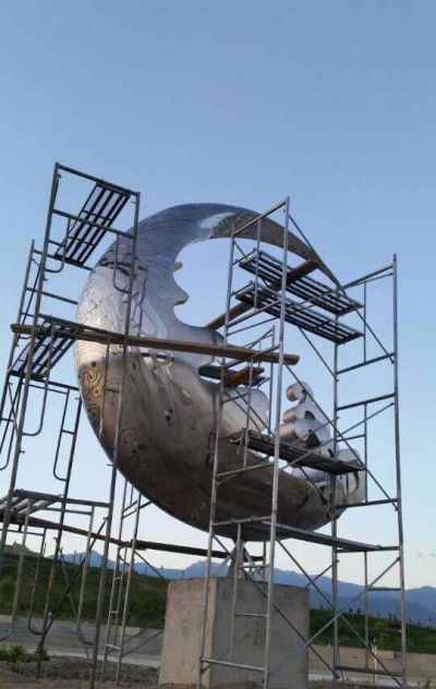 户外公园大型不锈钢创意月亮雕塑