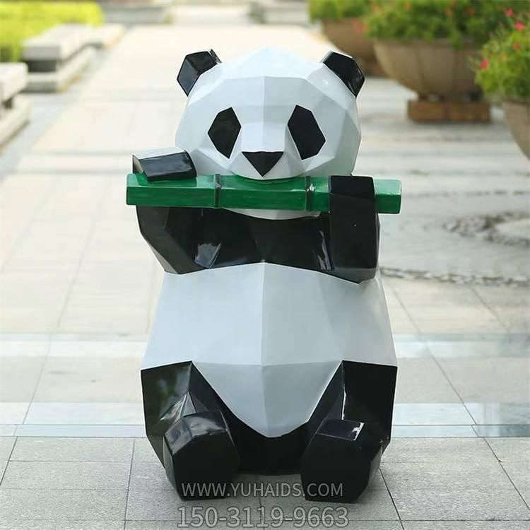 玻璃钢几何吃竹子的可爱熊猫公仔雕塑
