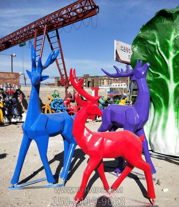 城市街道创意玻璃钢彩绘几何鹿雕塑