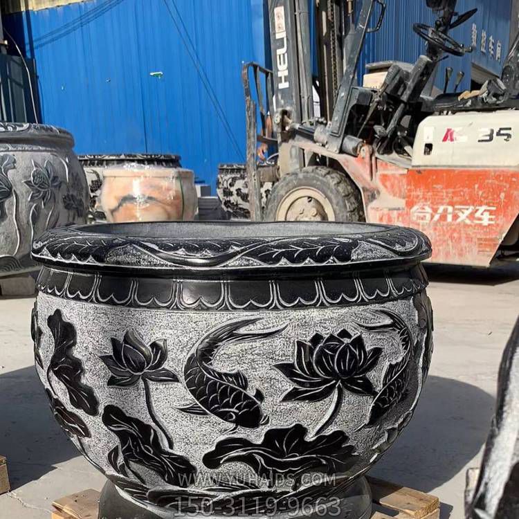 大型浮雕荷花小鱼青石缸雕塑