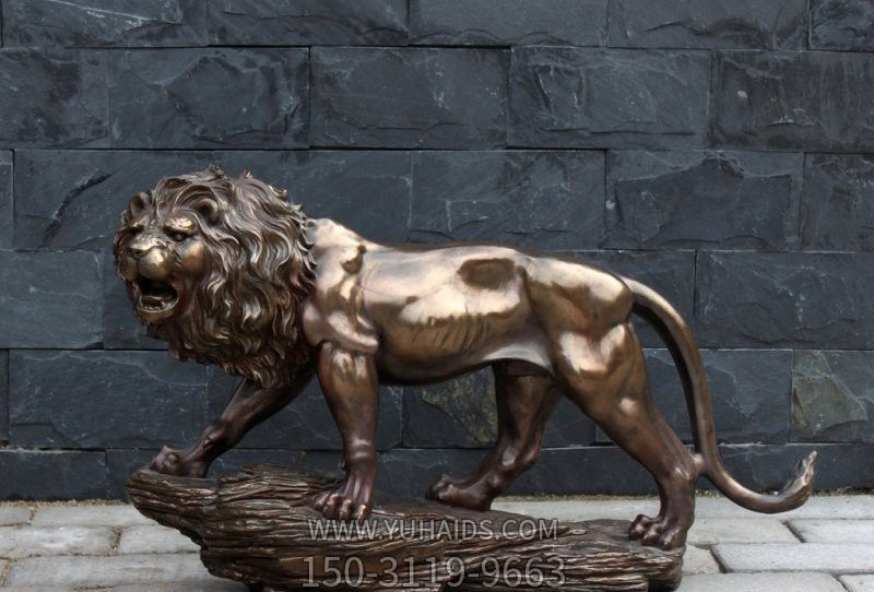 景区不锈钢仿铜行走的狮子雕塑