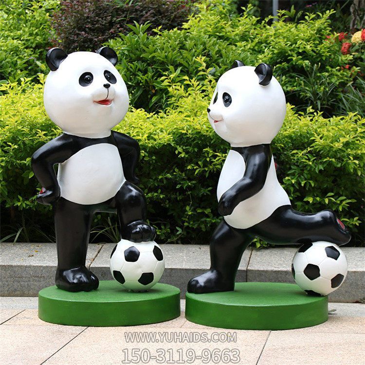  校园摆放玻璃钢卡通熊猫踢足球公仔小品雕塑