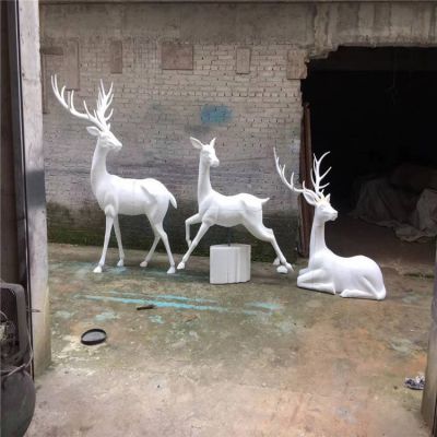 园林草坪摆放玻璃钢动物鹿群雕塑 