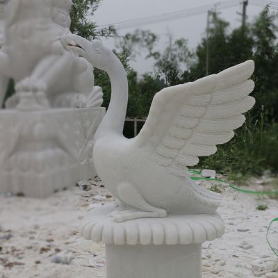 户外汉白玉石雕展翅飞翔的天鹅雕塑
