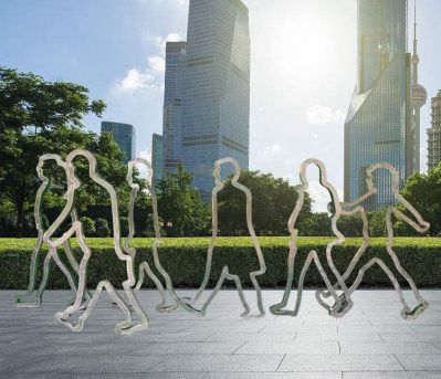 商业街边不锈钢铁艺镂空竞走人物雕塑