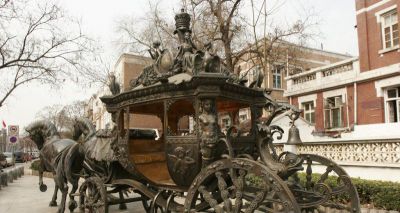 别墅园林广场摆放复古文艺青铜马车雕塑