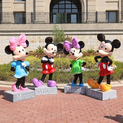 电影院四只姿态各异的玻璃钢米老鼠雕塑