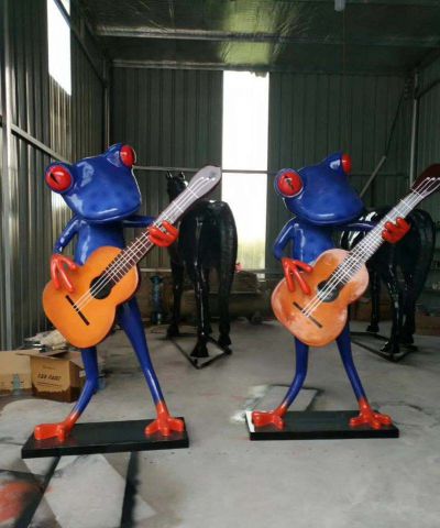 景区弹吉他的玻璃钢青蛙雕塑