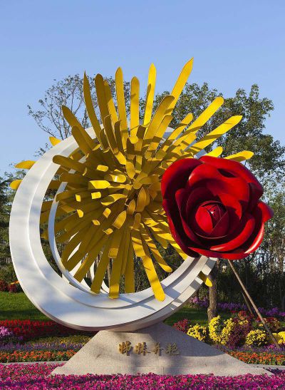 公园不锈钢玫瑰花和菊花景观雕塑