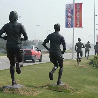 城市街道草地摆放大型玻璃钢仿铜马拉松跑步运动人物雕塑