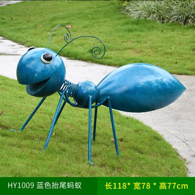 海边别墅蓝色抬尾玻璃钢蚂蚁雕塑