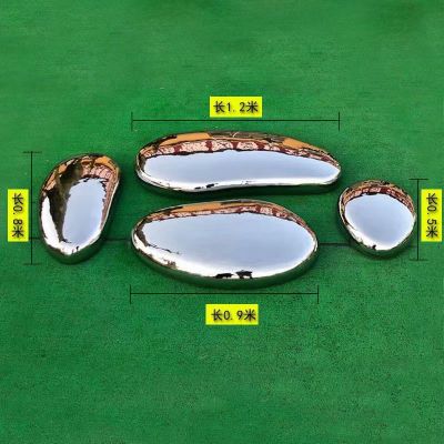 草坪四个不锈钢镜面圆润石头雕塑