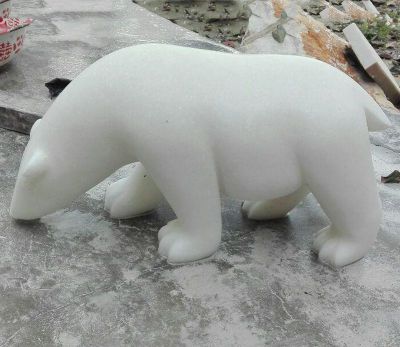 公园里摆放的吃食的玻璃钢创意北极熊雕塑