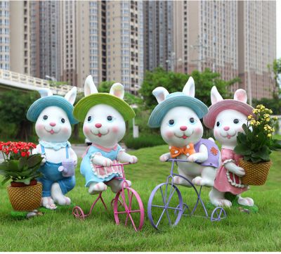 户外草坪可爱树脂公园玩耍的兔子雕塑