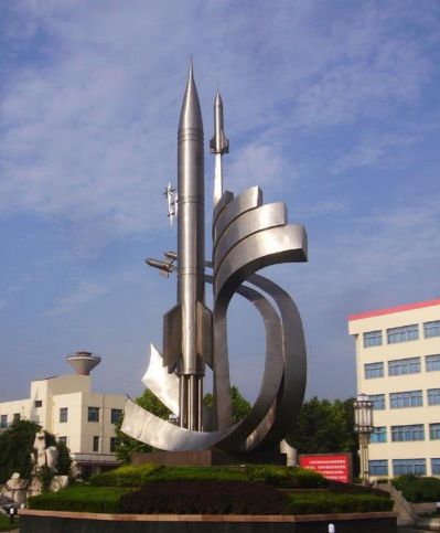 大型广场摆放的不锈创意火箭雕塑