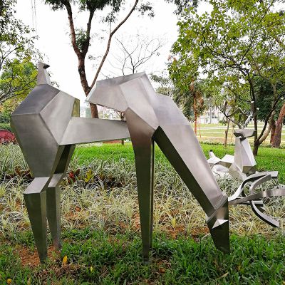 公园不锈钢几何低头吃草的鹿雕塑