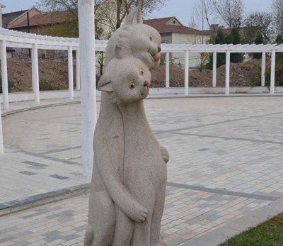 公园大理石石雕拥抱的猫雕塑