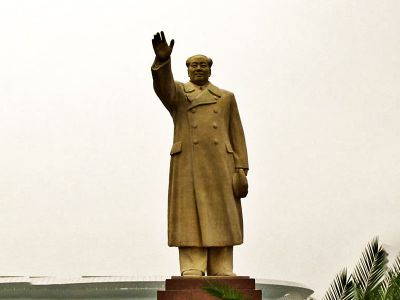 广场铜雕伟人挥手的毛泽东雕塑