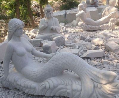 街道上摆放的汉白玉石雕创意美人鱼雕塑