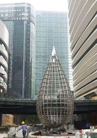 城市街道不锈钢镂空水滴雕塑