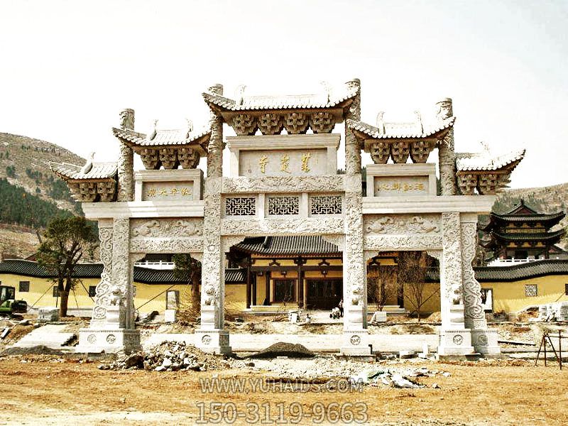 景区寺院门前仿古建筑斗拱门楼大理石牌坊雕塑