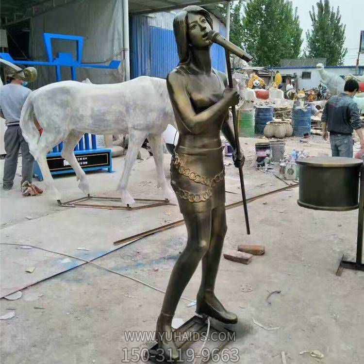 公园户外玻璃钢仿铜唱歌的女性人物景观雕塑