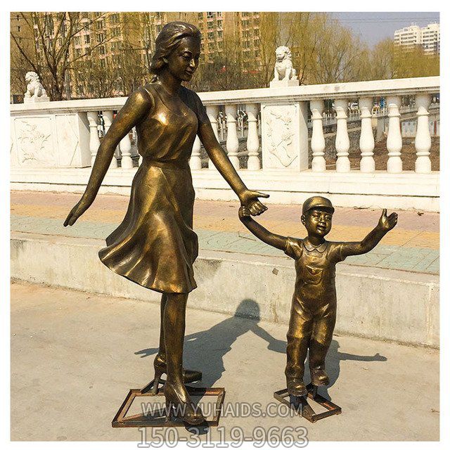 公园广场玻璃钢仿铜母子人物景观雕塑