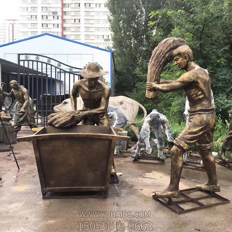 打麦子，农村农忙生活，人工脱麦场景雕塑