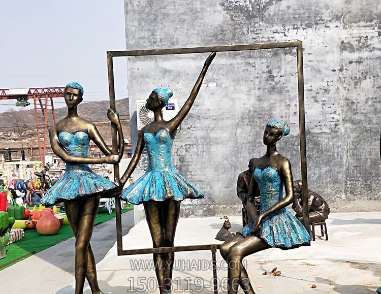 景区广场跳芭蕾小品人物玻璃钢仿铜雕塑