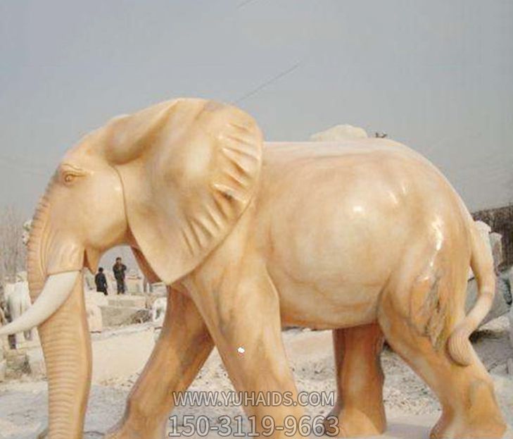 晚霞红石雕创意户外行走的大象雕塑