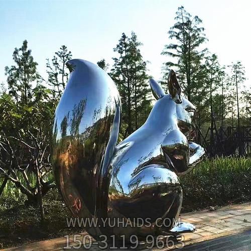不锈钢镜面户外公园大型抽象松鼠雕塑