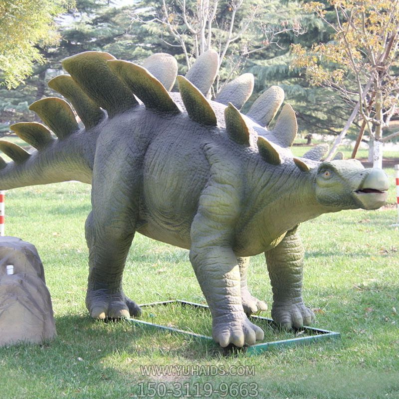 户外草坪玻璃钢大型仿真恐龙雕塑