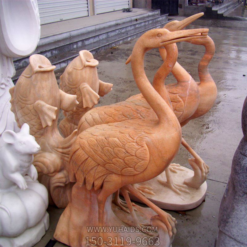 公园庭院大型动物景观晚霞红石雕丹顶鹤雕塑