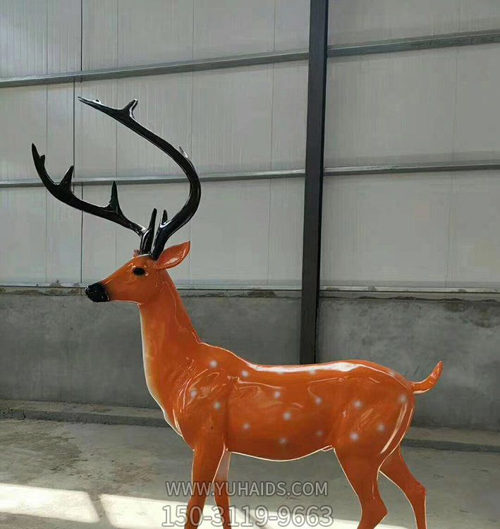 花园广场摆放喷漆玻璃钢仿真鹿动物雕塑