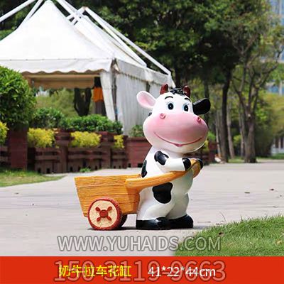 农场一只拉车的玻璃钢牛雕塑