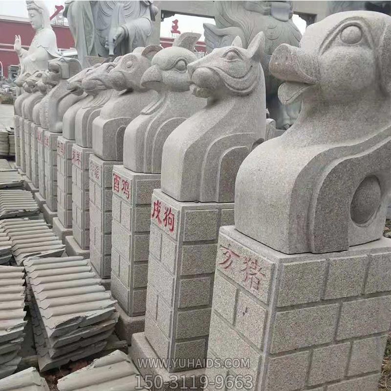 十二生肖青石景区广场摆放拴马柱雕塑