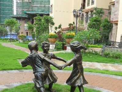 小区铜雕儿童玩游戏人物景观儿童雕塑