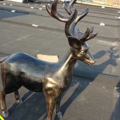 户外大型仿真动物铜雕梅花鹿雕塑