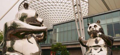 博物馆城市广场摆放创意搞怪不锈钢熊猫雕塑