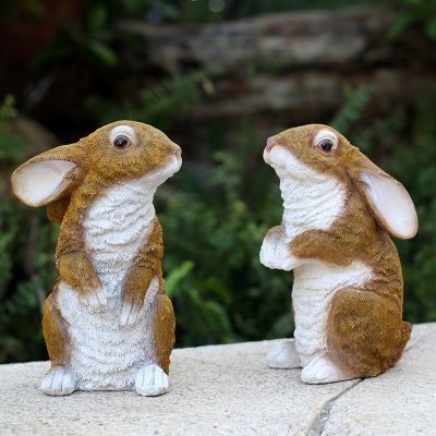 景区两只玻璃钢彩绘兔子雕塑