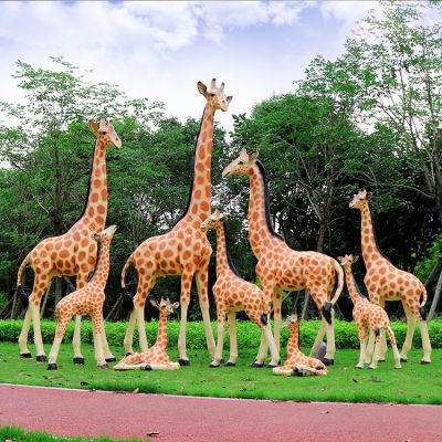 长颈鹿玻璃钢仿真动物雕塑