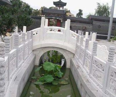 中式庭院池塘汉白玉小石拱桥栏杆景观