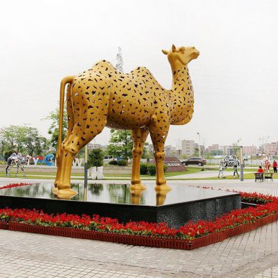 酒店广场摆放不锈钢镂空喷漆骆驼水池景观雕塑