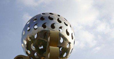镂空球雕塑-城市街道创意抽象镂空球雕塑