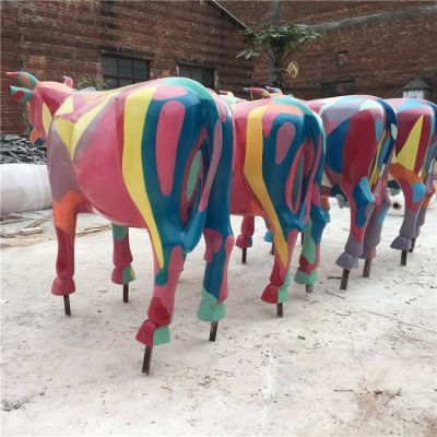游乐园玻璃钢卡通彩绘牛动物雕塑
